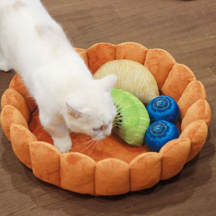 Tart Cat Bed by Felissimo