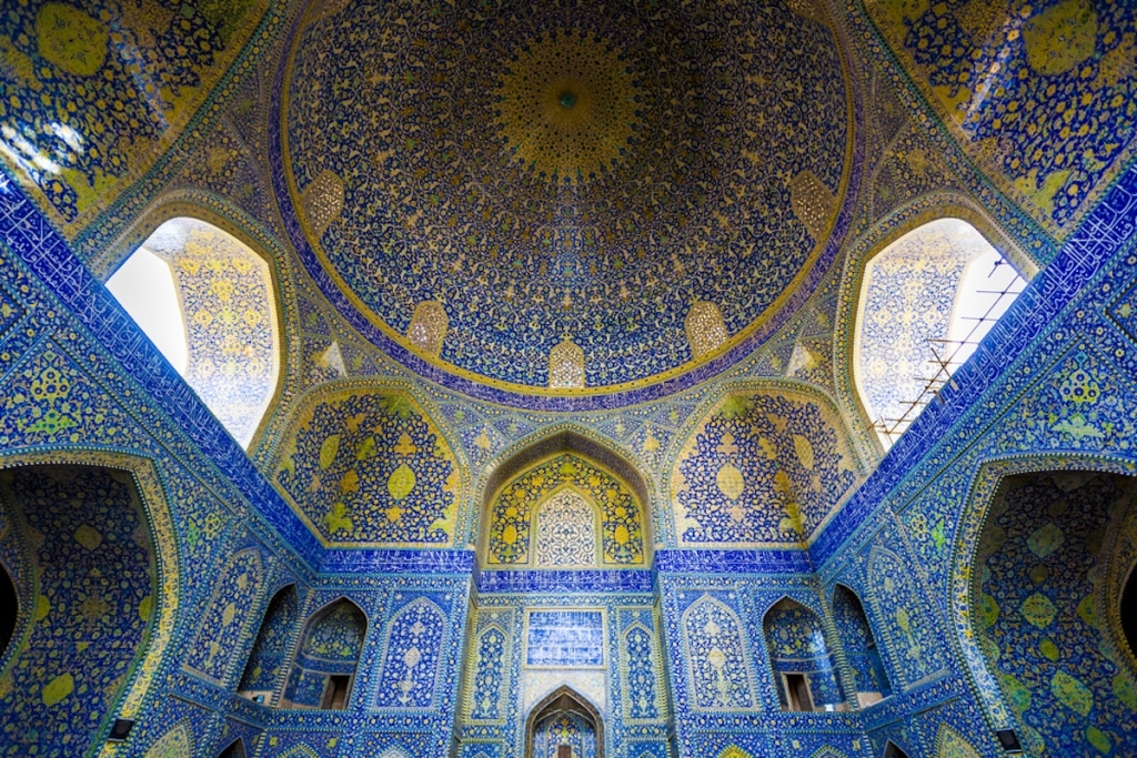 Photographer Captures Dazzling Beauty of Isfahan Mosque Ceilings