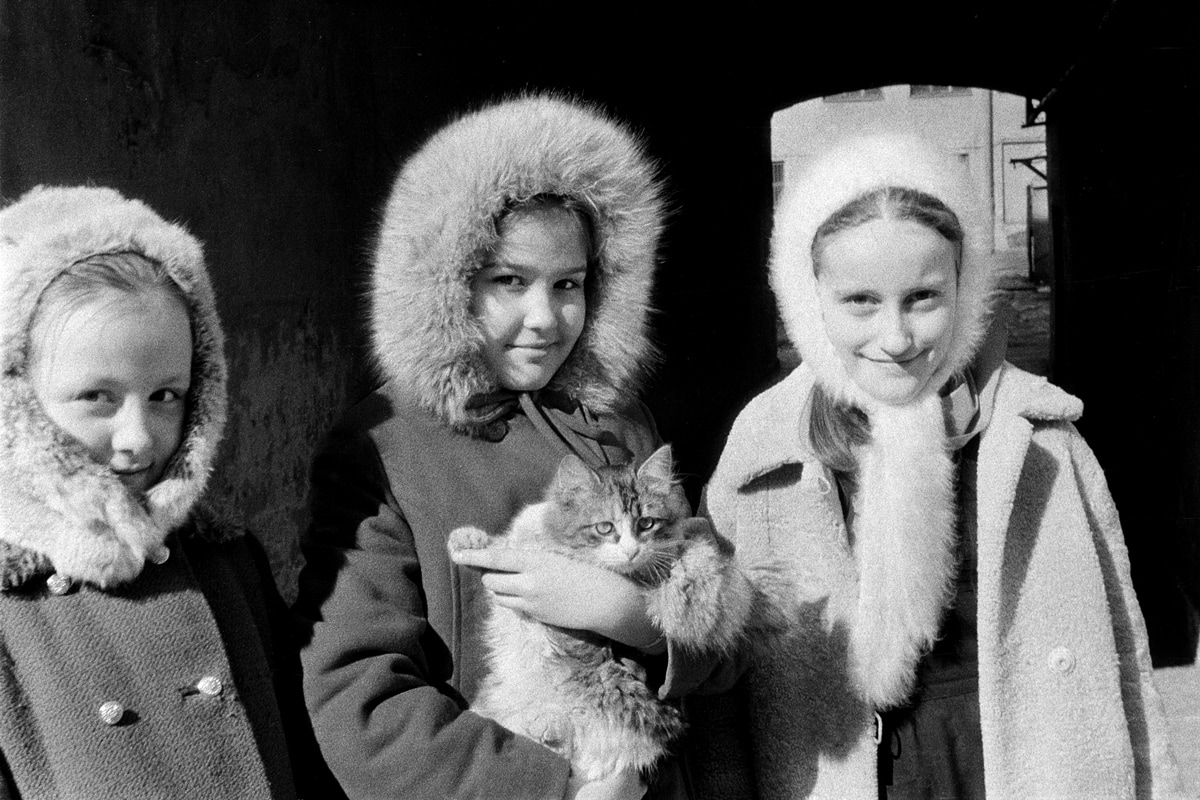 Masha Ivashintsova Candid Photographs of Russia