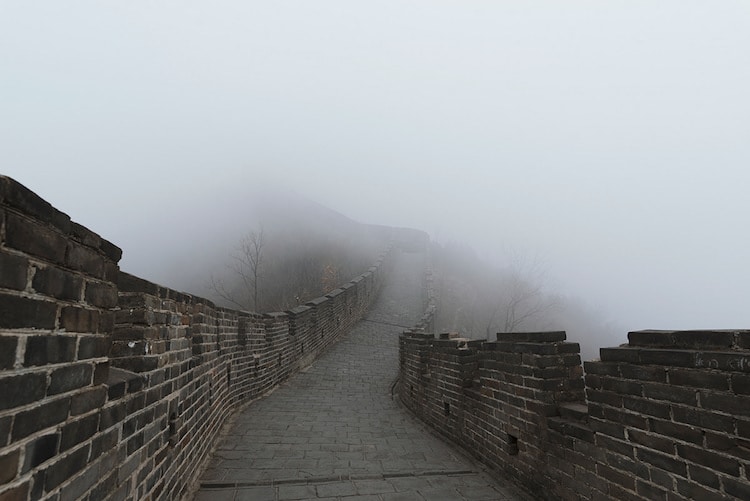 Rare Photos Show The Foggy Great Wall Of China Without Any