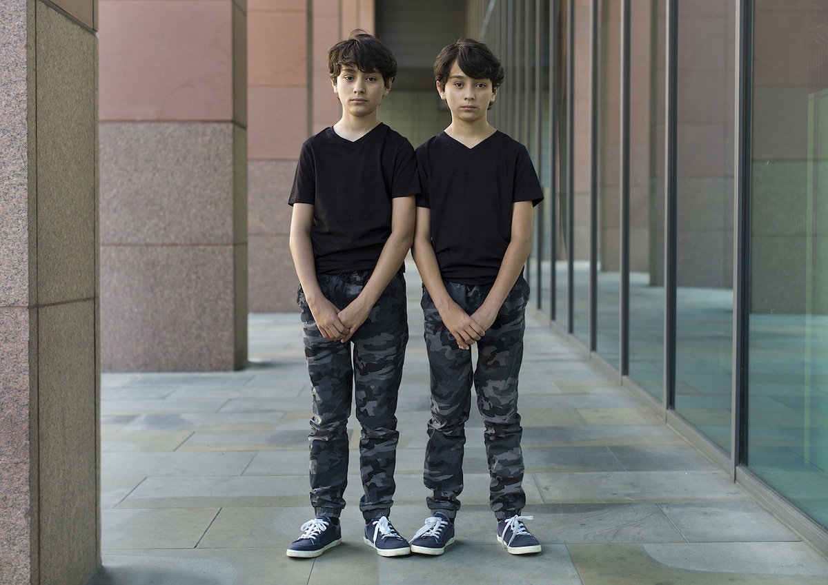 Identical Twins Portrait Photography by Peter Zelewski