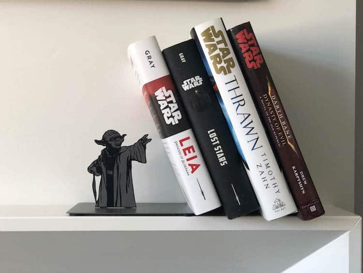 Yoda organiza tu librero con este soporte para libros de Star Wars