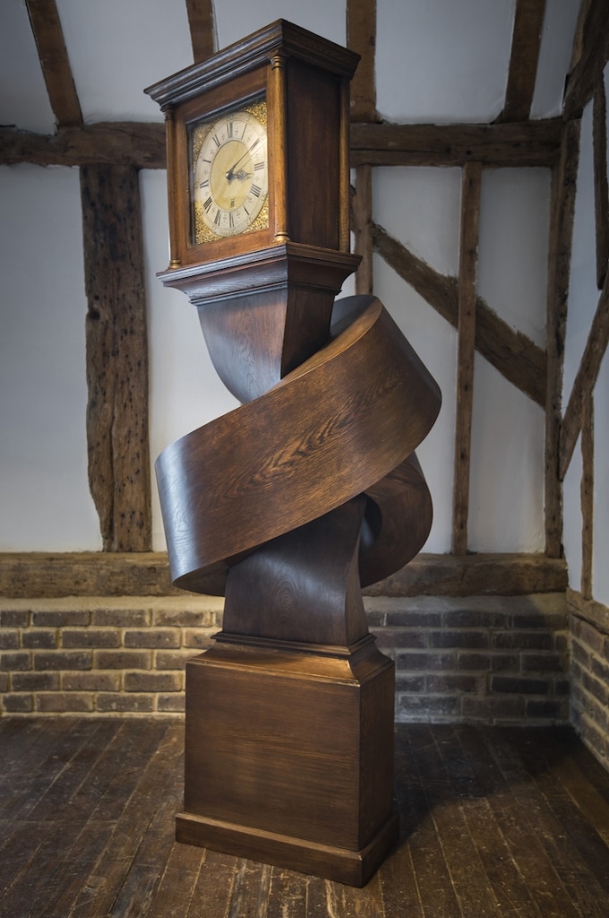 Illusion Artist “Ties” Fully Functioning Grandfather Clock Into a Knot