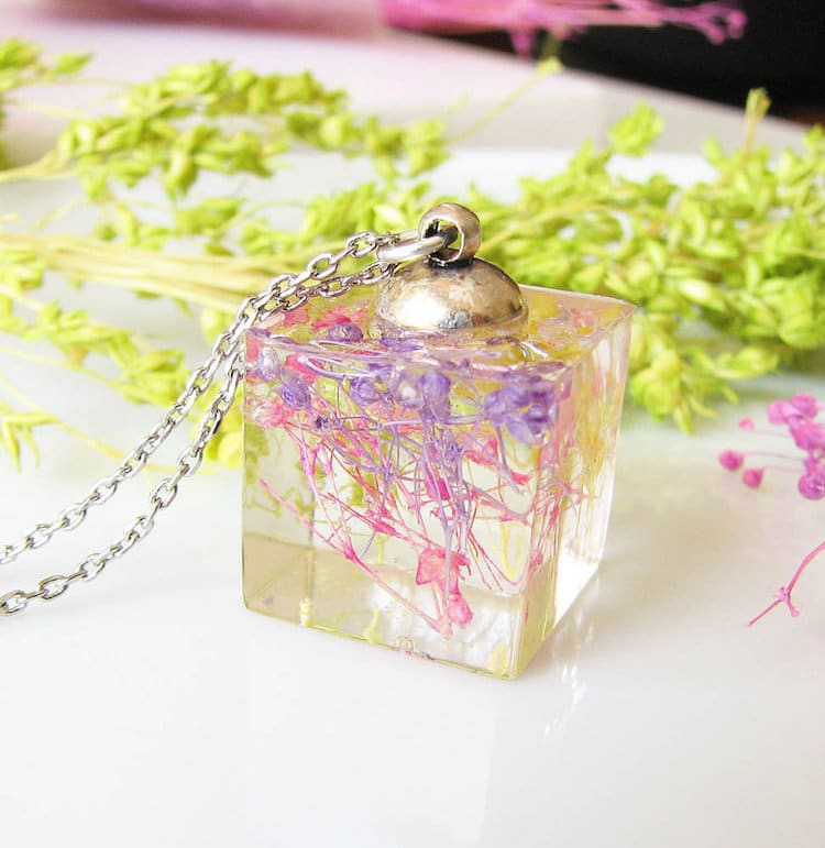 Resin Flower Jewelry Made from Flowers 