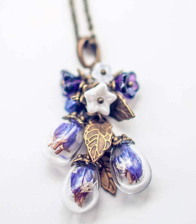 Resin Flower Jewelry Made from Flowers 