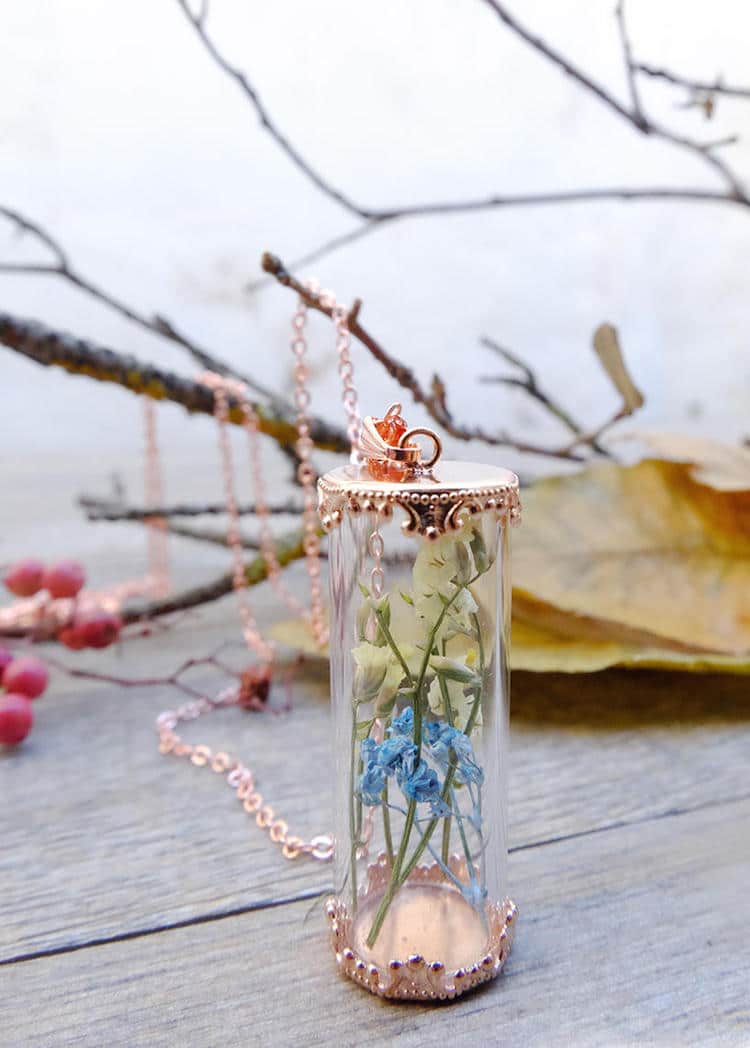 Resin Flower Jewelry Made from Flowers 