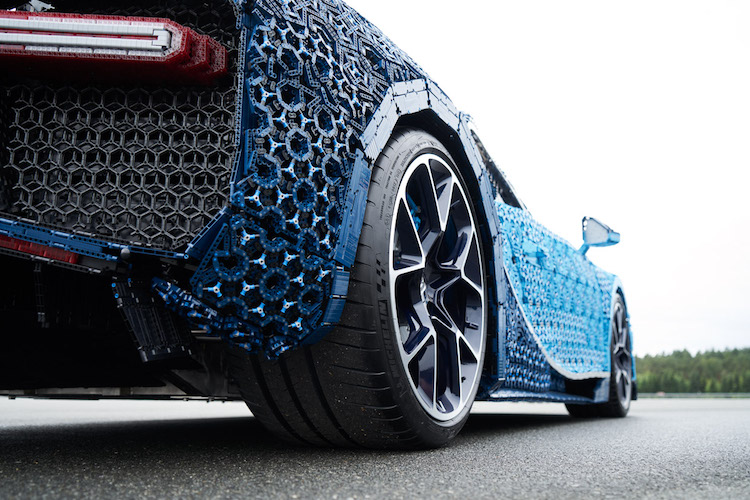 LEGO Car Modeled after Bugatti Chiron
