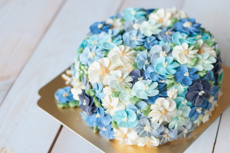 5 Easy Ways to Decorate Cakes Without Tools - I Scream for Buttercream