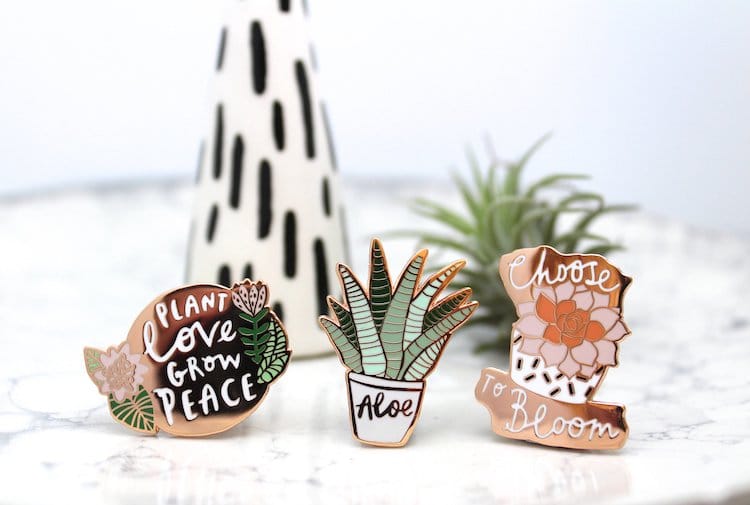 Broches en forme de plantes 