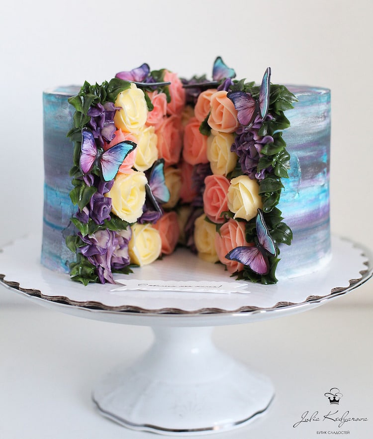 Maravillosos pasteles con galaxias comestibles y jardines secretos dentro