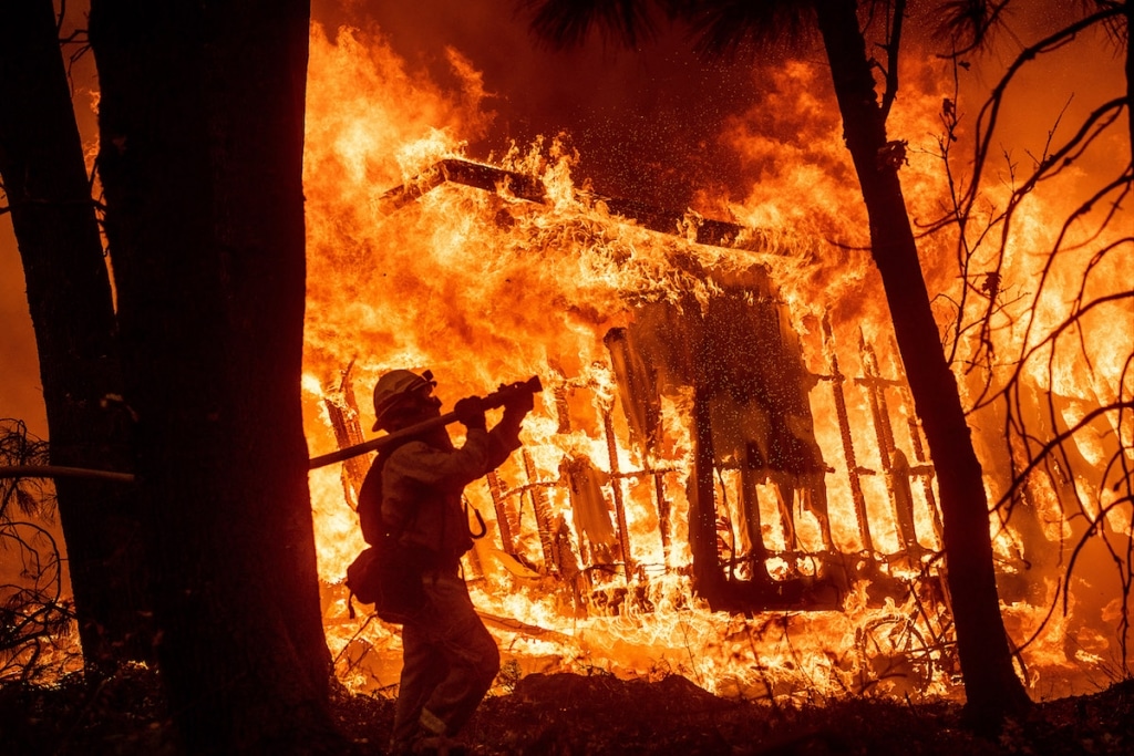 Photos du feu de camp en Californie par Noah Berger 