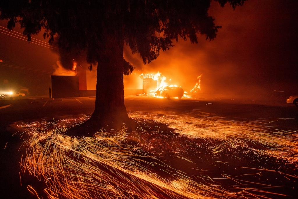 Photos of Camp Fire in California by Noah Berger Photojournalist