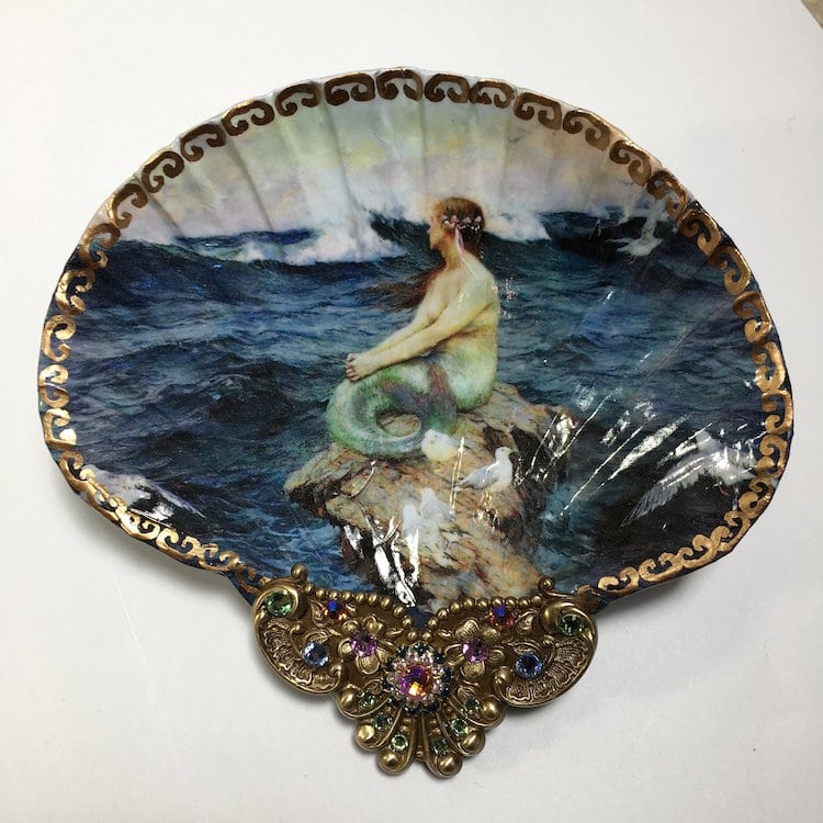 platitos decorativos arte en conchas marinas por Mary Kenyon sirena renacentista