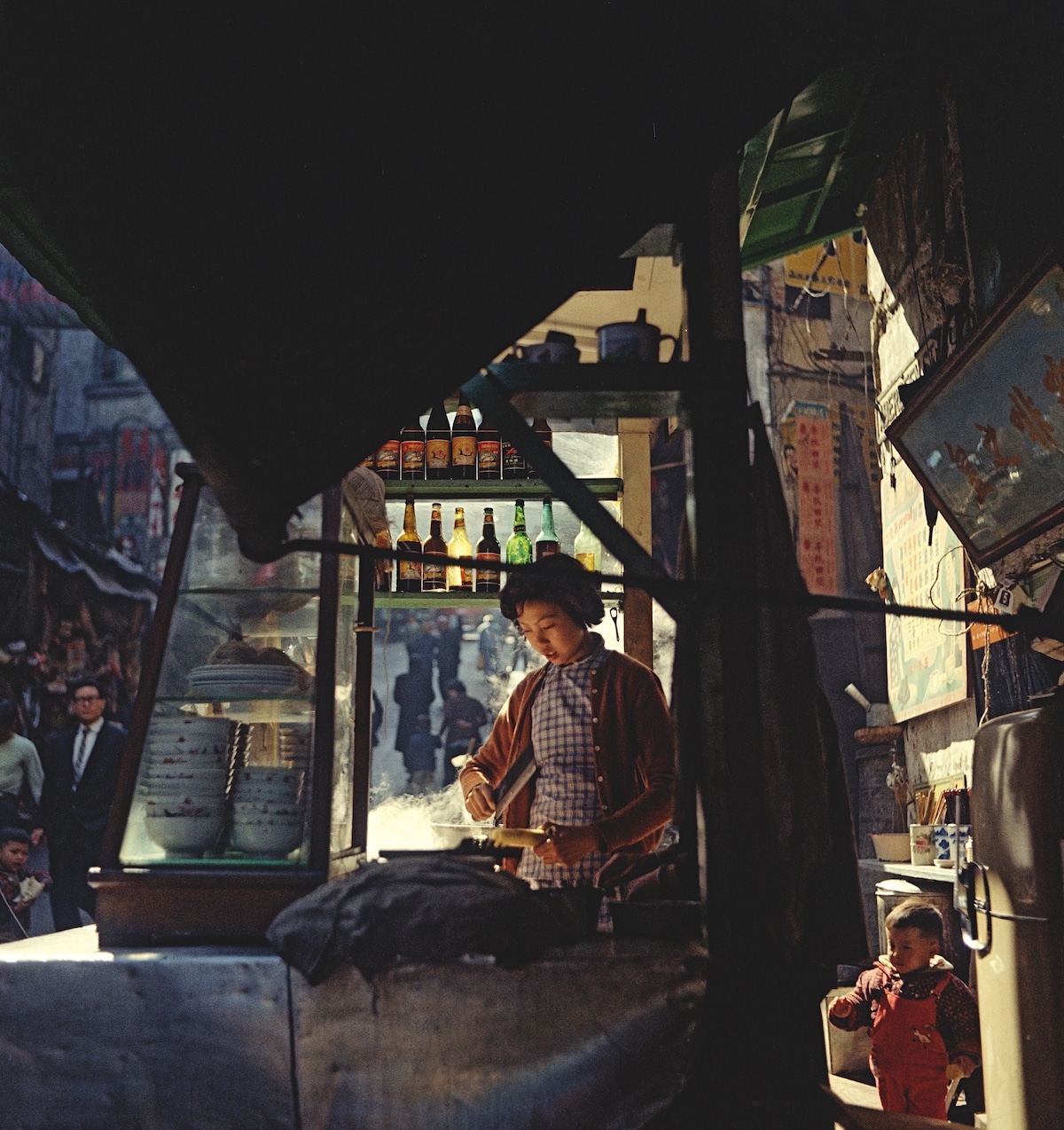 Fan Ho - Fotografía urbana de Hong Kong en la Galería Blue Lotus