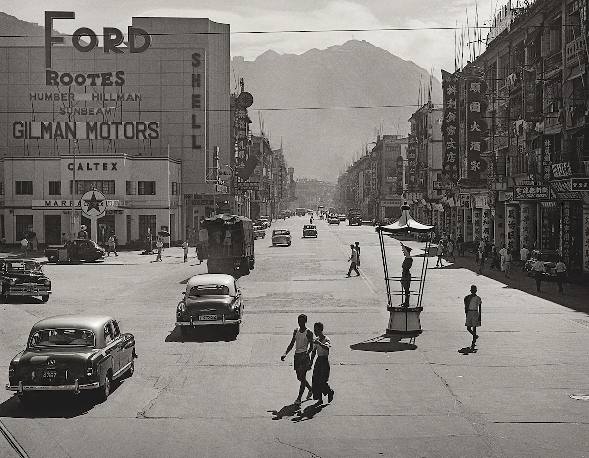 Fan Ho - Fotografía urbana de Hong Kong en la Galería Blue Lotus