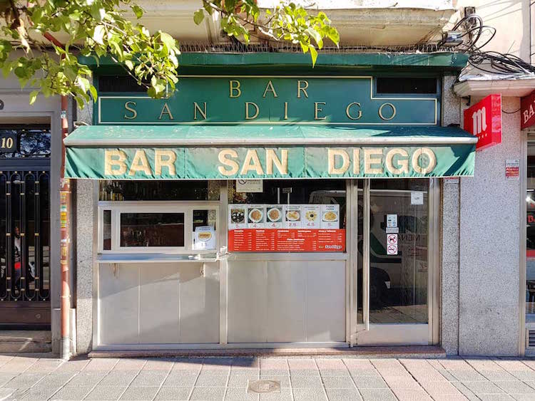bares de Madrid No-Frills por Leah Pattem bar san diego