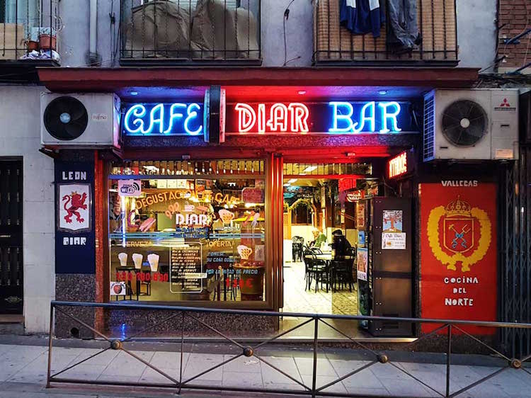 bares de Madrid No-Frills por Leah Pattem cafe diar