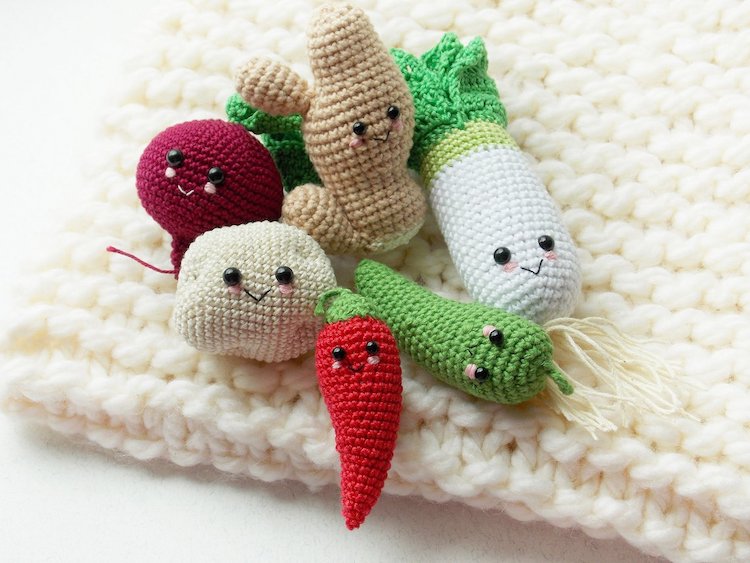 Qué Encantadores Muñecos Tejidos A Gancho!  Muñecos de ganchillo, Muñeca  amigurumi, Juguetes de punto