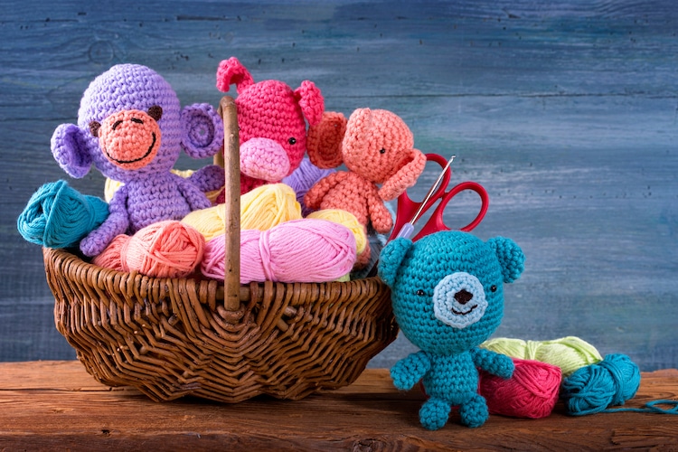 Differences in Knitting and Crocheting Amigurumi 