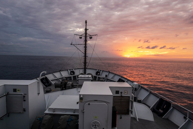 Schmidt Ocean Institute - Falkor - Investigación de aguas profundas en Costa Rica