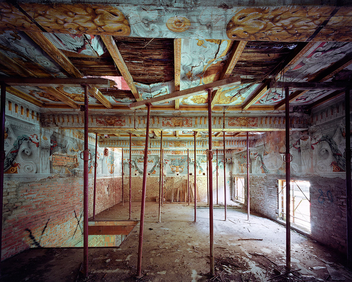 Thomas Jorion - Monumental Photography of Abandoned Buildings