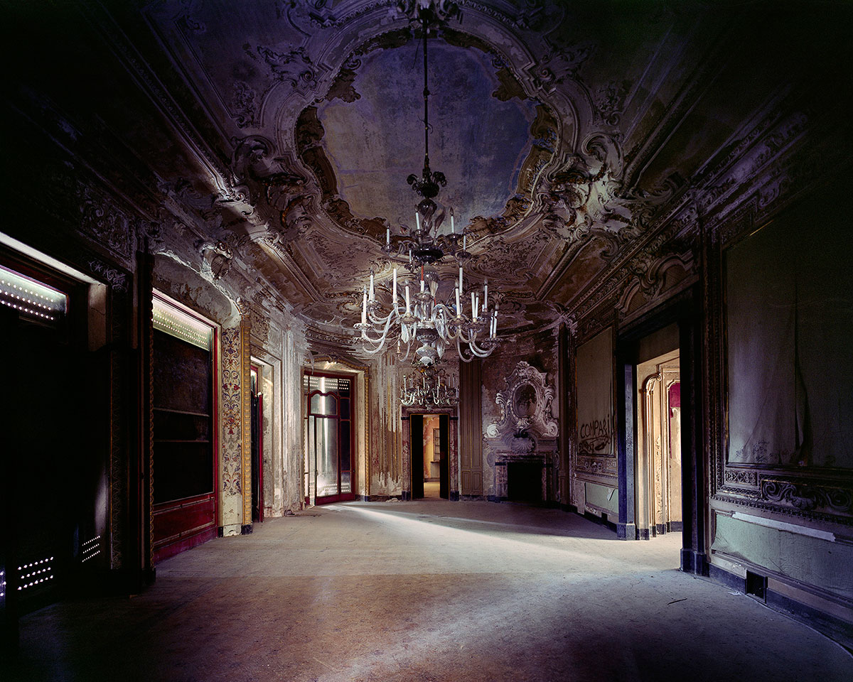 Thomas Jorion - Monumental Photography of Abandoned Buildings