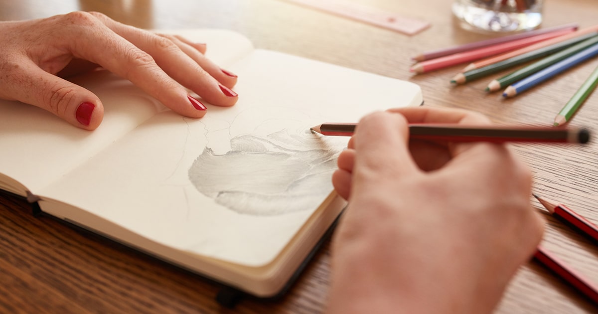 Los beneficios de completar un sketchbook o cuaderno de dibujo e ideas para  lograrlo