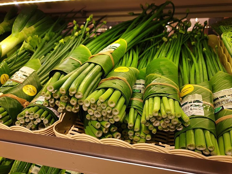 Banana Leaf Packaging in Asian Supermarkets