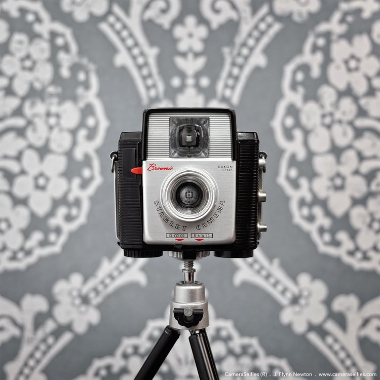 Cámaras vintage vuelven a la vida en esa serie de coloridas selfies