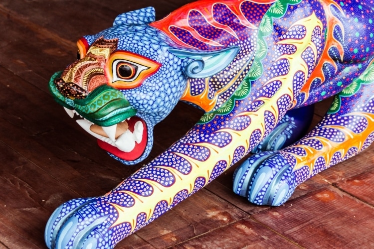 Alebrijes: la fascinante historia de estas coloridas artesanías mexicanas