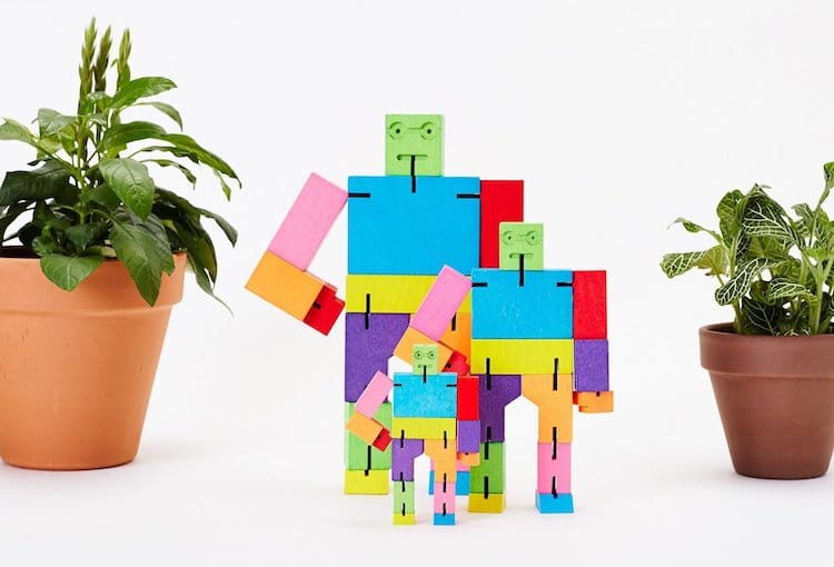 Cubebot en bois multicolore par David Weeks