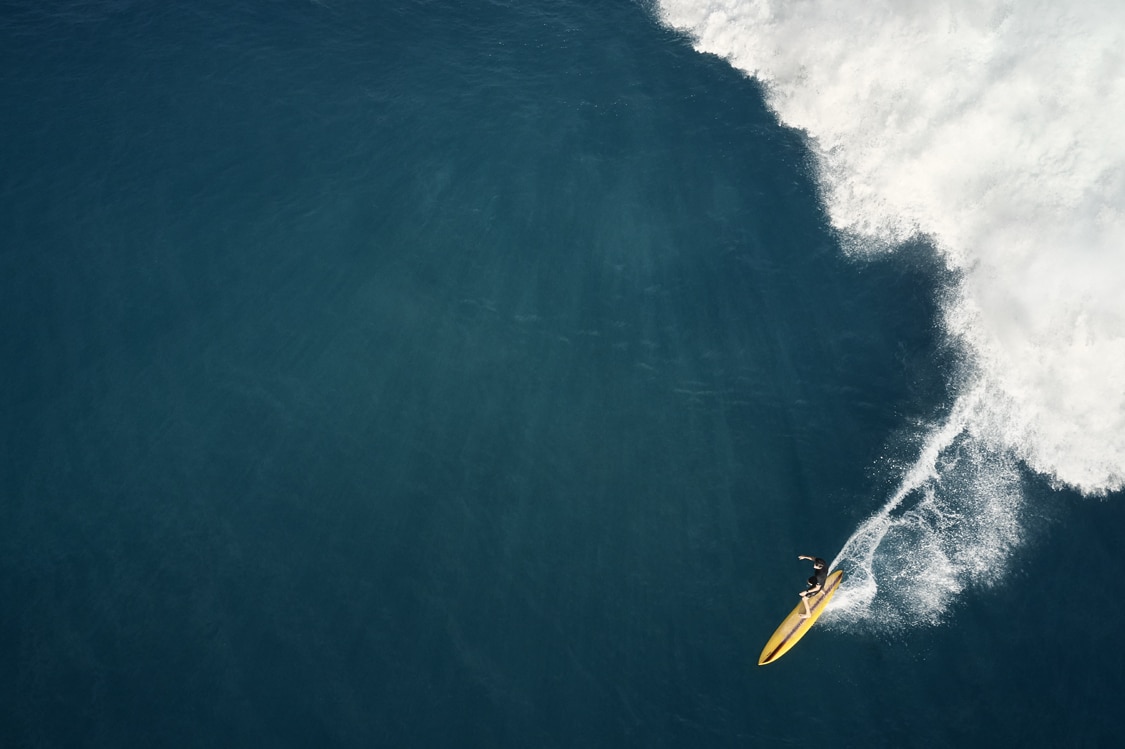 Fotos aéreas de surfistas por Drew Doggett