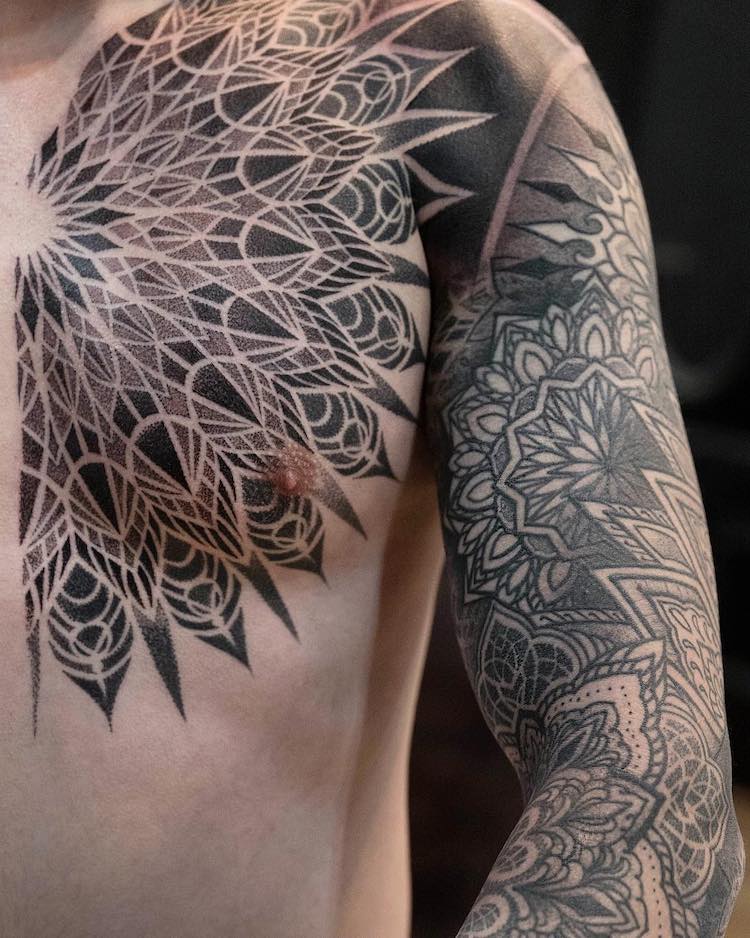 Tatuajes geométricos por Dillon Forte