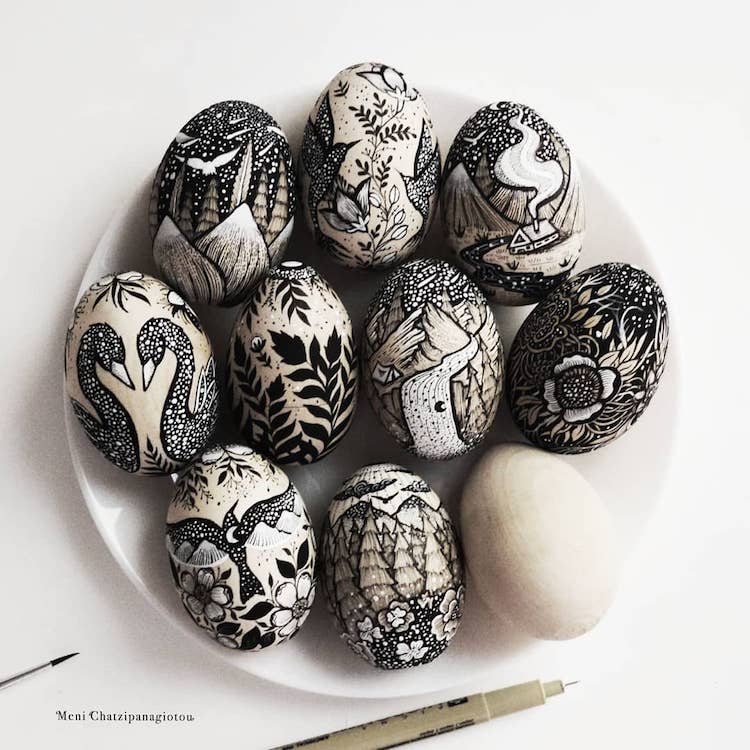 Huevos de madera ilustrados por Meni Chatzipanagiotou