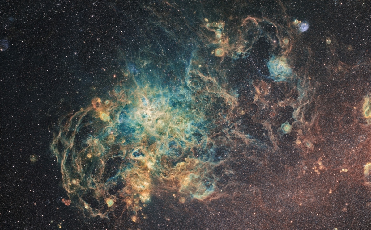 The Large Magellanic Cloud by Team Ciel Austral