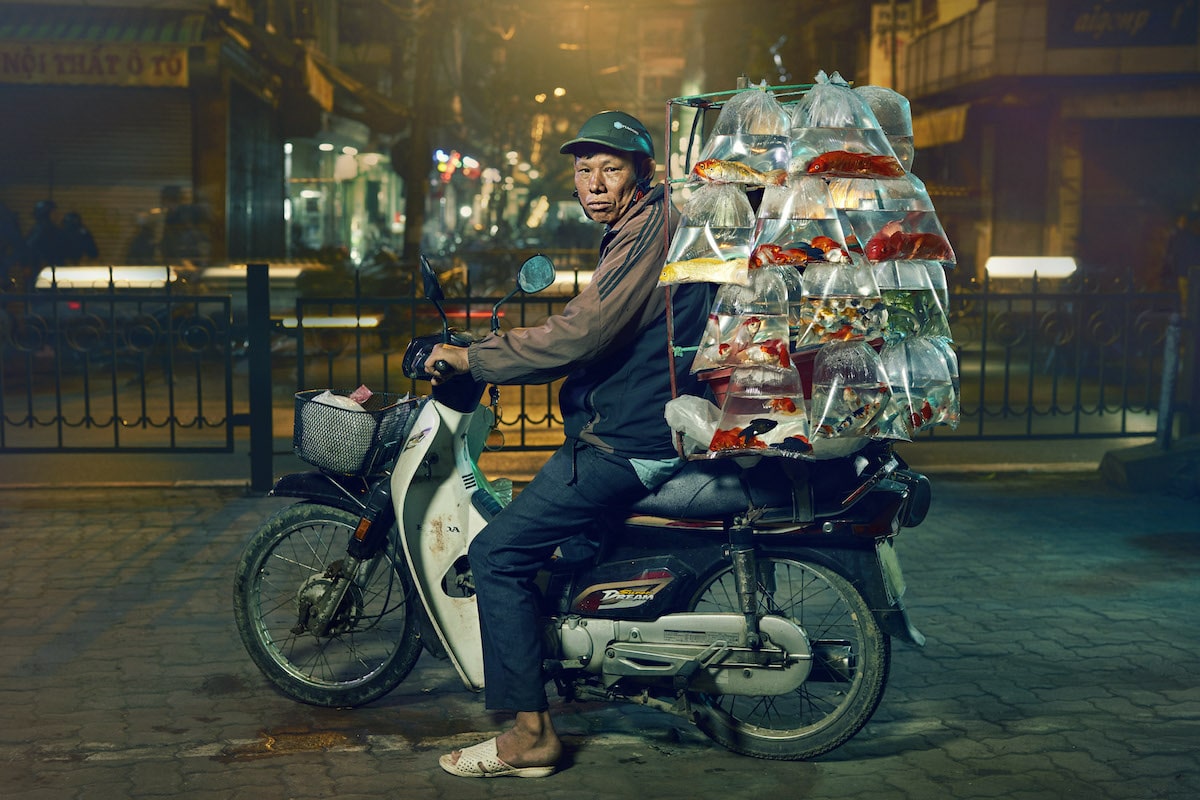 motociclistas de Hanói por Jon Enoch
