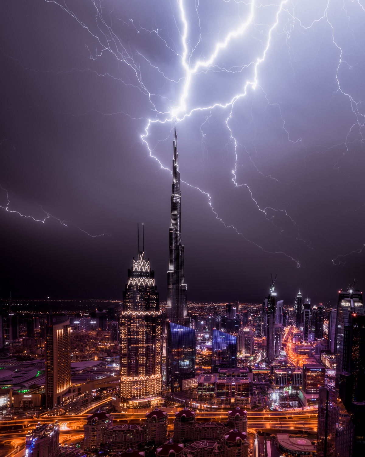 Incredible Cityscapes of Dubai and Singapore in the Midst of Lightning