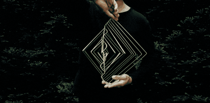 Square Wave - Escultura cinética de Ivan Black