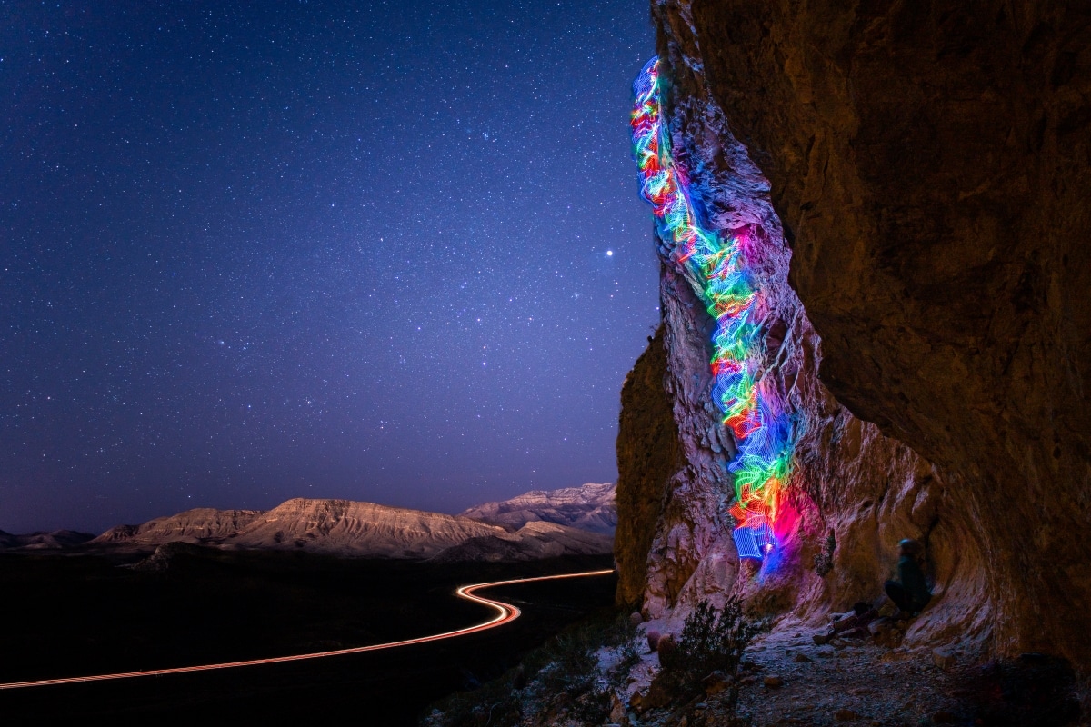 Larga exposición de escalada con luces LED