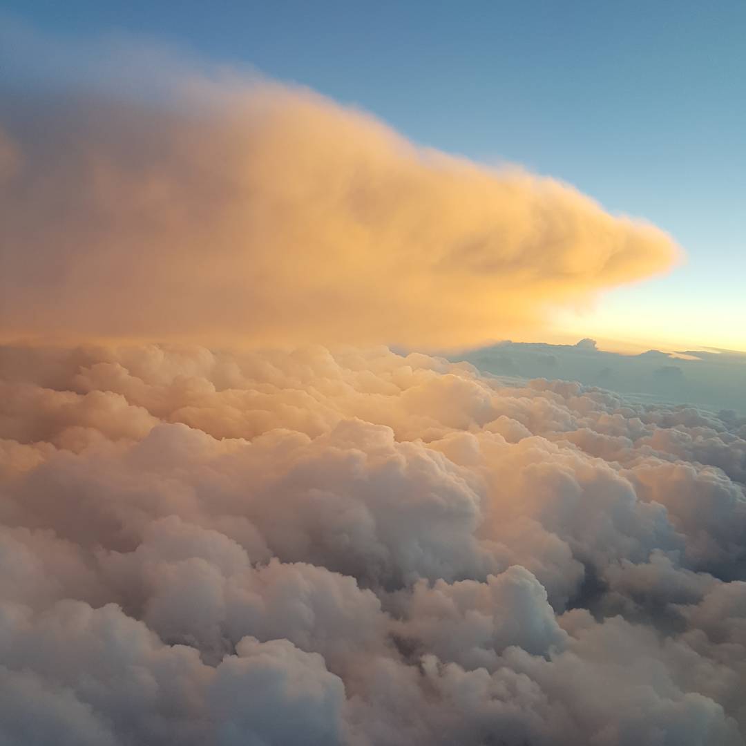 Pintura de nube hecha con óleos por Ian Fisher