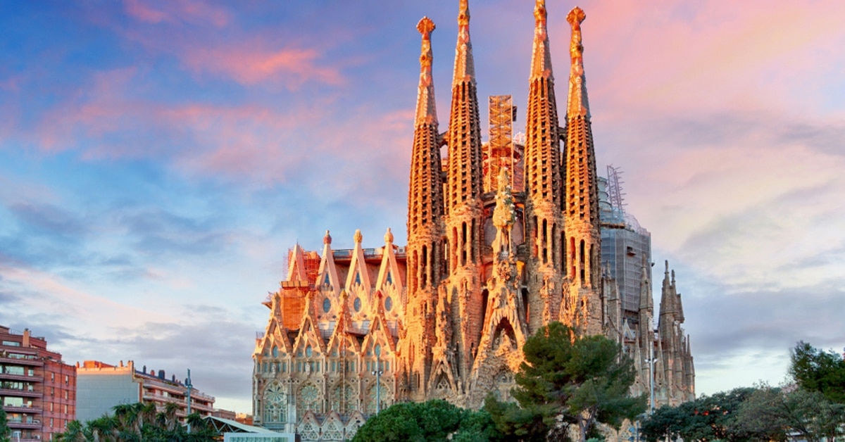 Sagrada Familia Receives First Building Permit After 137 Years
