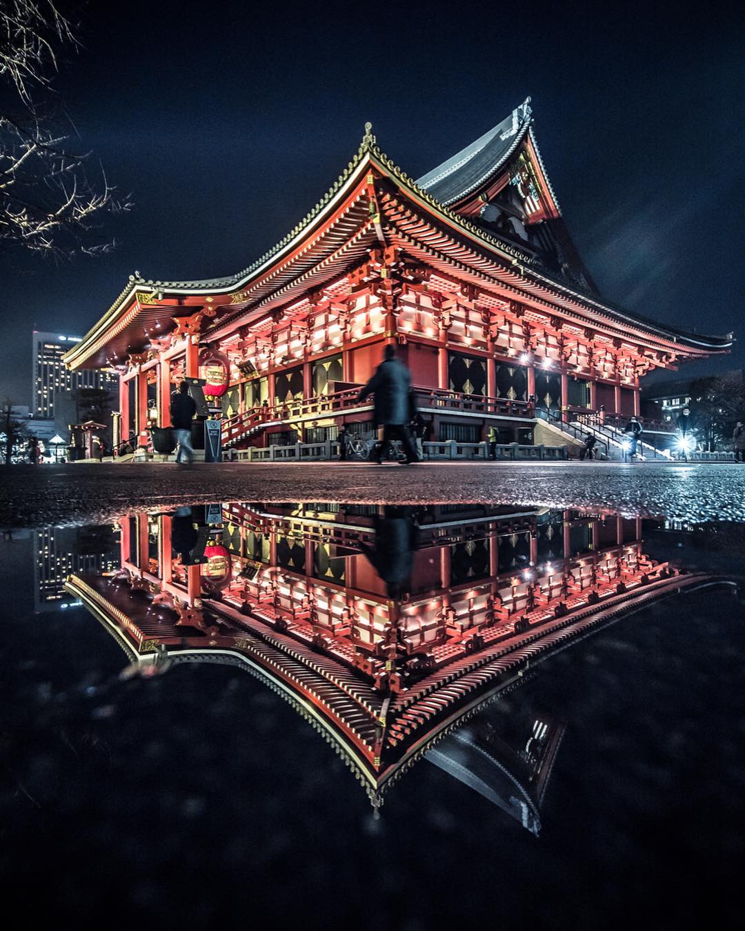 Vibrant Photos Capture the Energy of Tokyo Nightlife