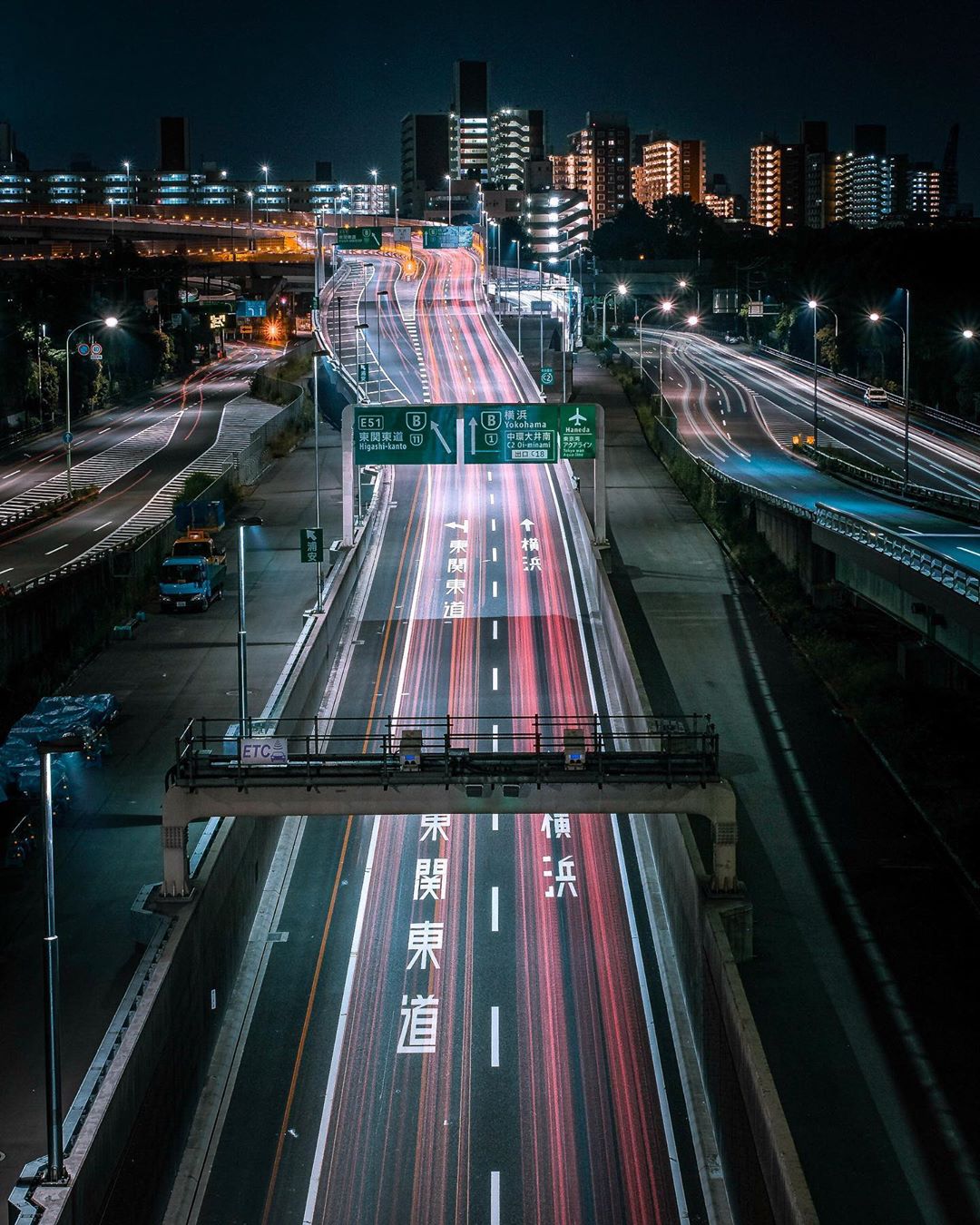 Tokyo Nightlife Photography by Hosokawa Ryohei
