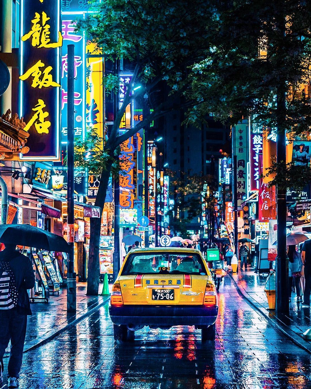 Vibrant Photos Capture the Energy of Tokyo Nightlife