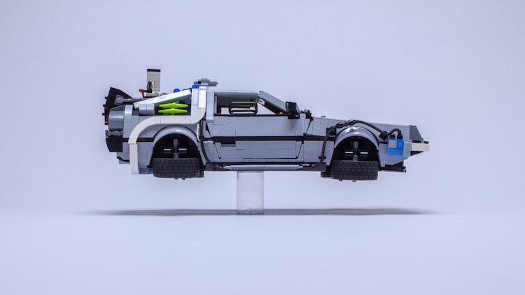 DeLorean de Volver al Futuro hecho en Lego