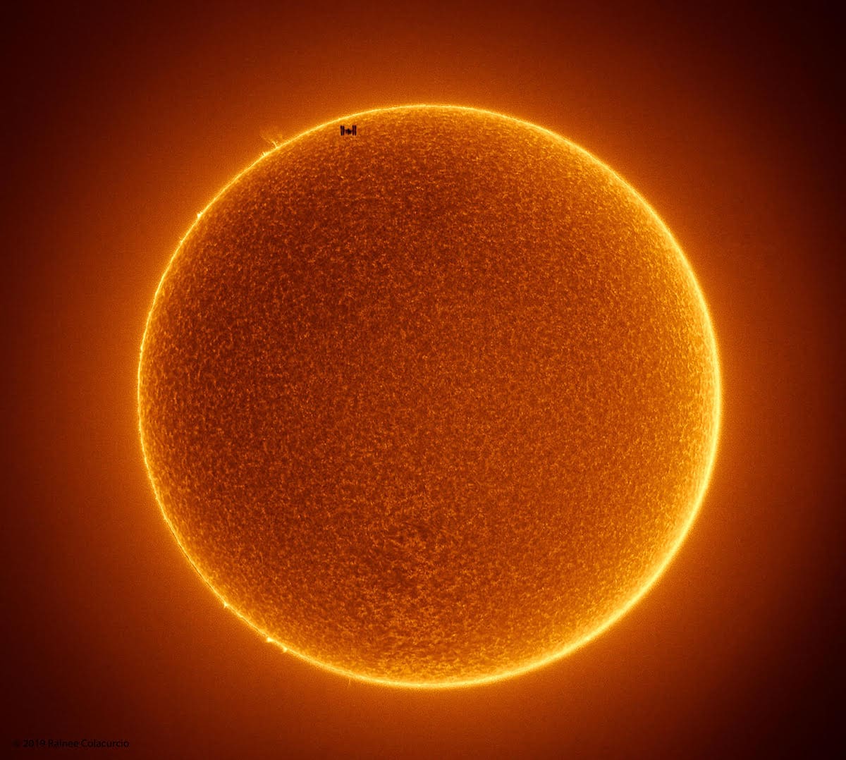 Estación espacial internacional tránsito por el sol