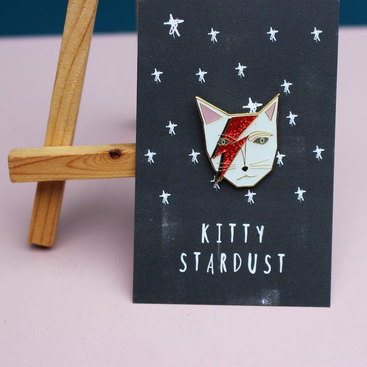 "Kitty Stardust" Broche en émail 