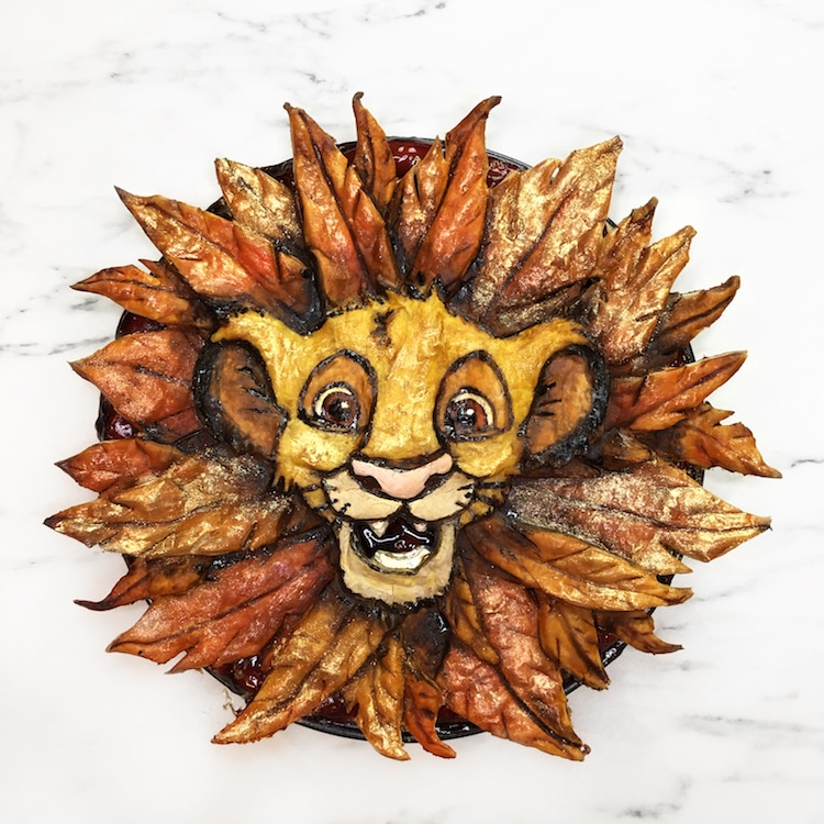 tarta de simba por The Pieous / pastel de el rey leon por Jessica Leigh Clark-Bojin / tartas de disney