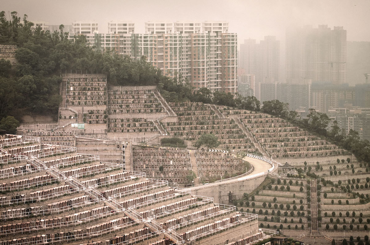 Cementerio vertical en Hong Kong por Finbarr Fallon