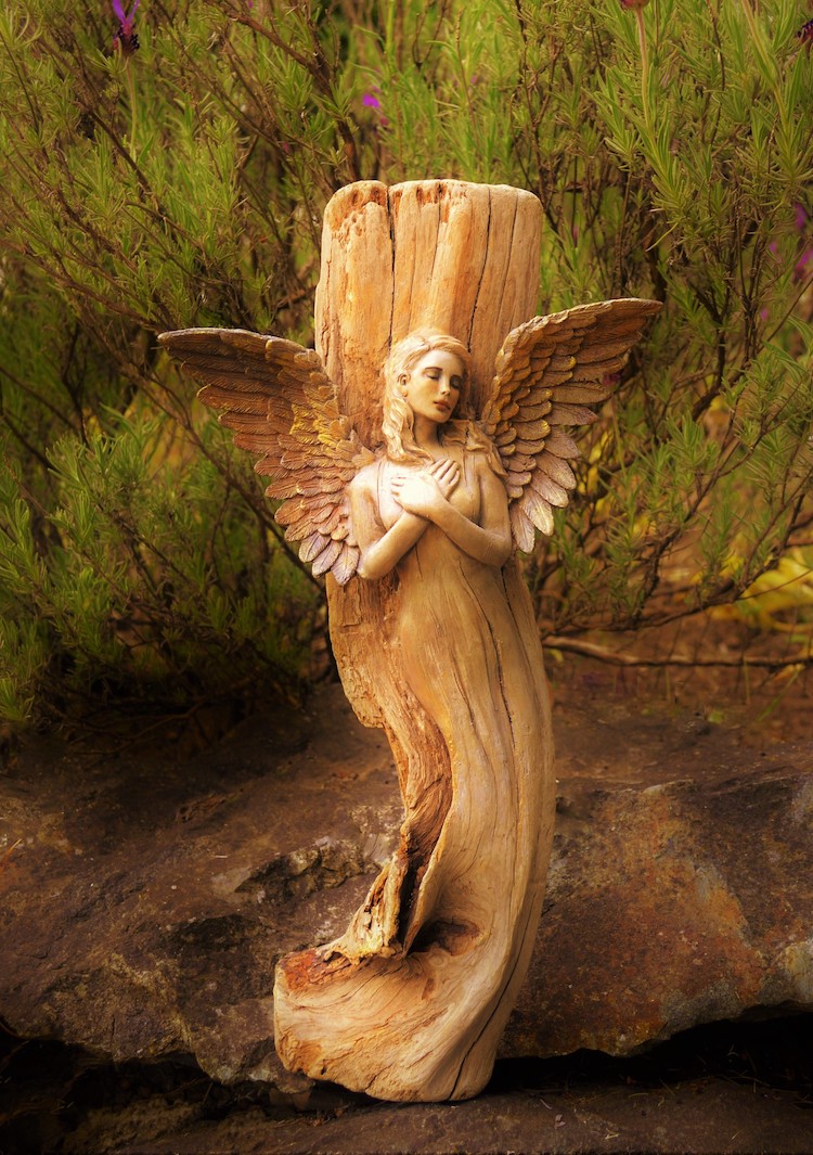 Esculturas en madera de deriva por Debra Bernier